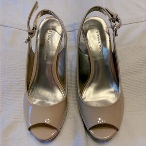 Etienne Aigner patent leather heels size 5 1/2